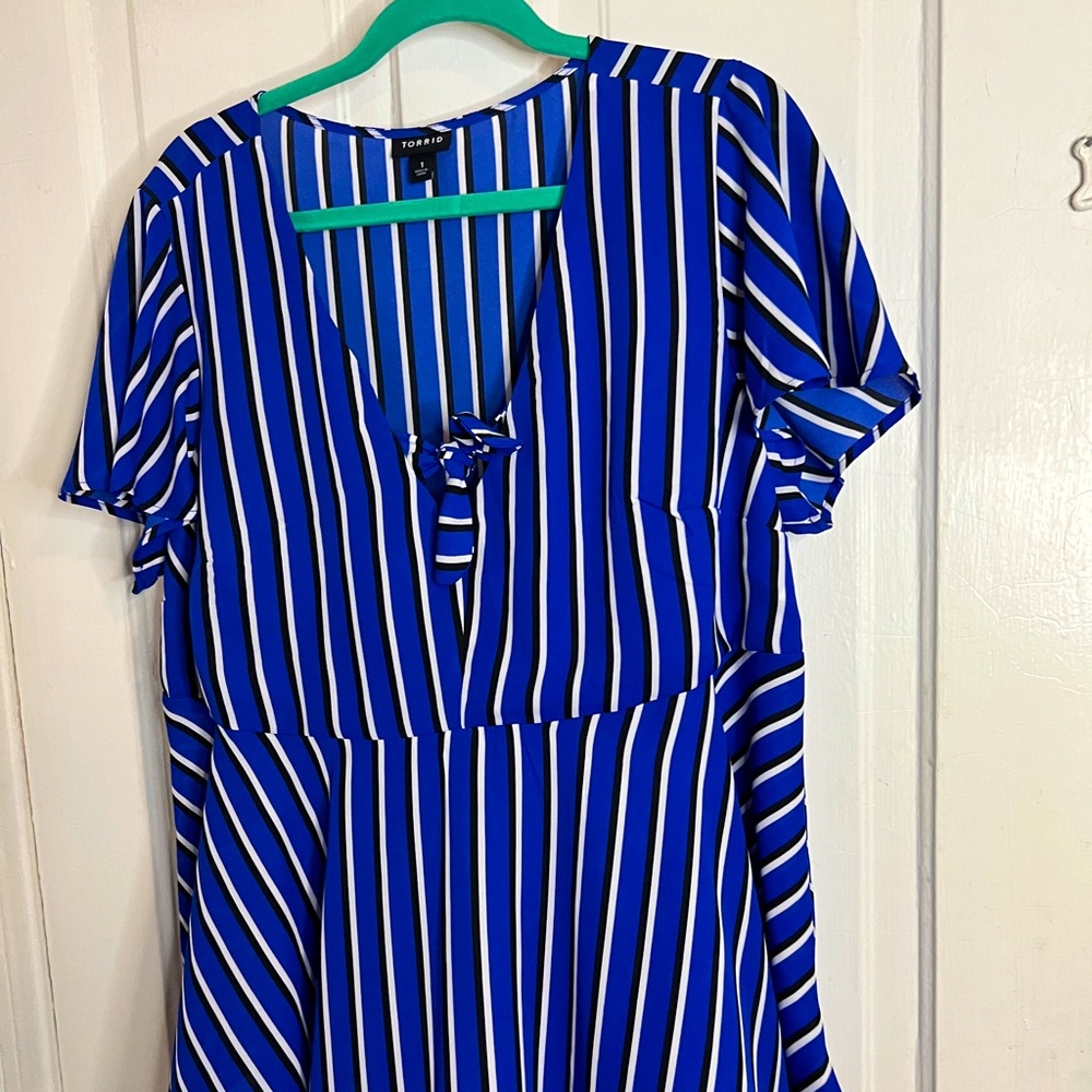 Blue striped adorable torrid top
